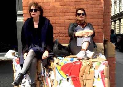 Yo&Co : New York : avril 2018 – Béziers : novembre 2018 – performance à 4 mains – dessin avec modèle vivant